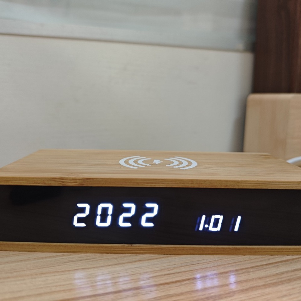 多機能竹デジタル時計ワイヤレス充電器 LED ミラー表面ベッ - Office Table Accessories Unique のレビューと価格